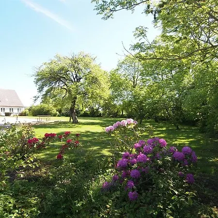 Three-bedroom Holiday Langebro 01 *